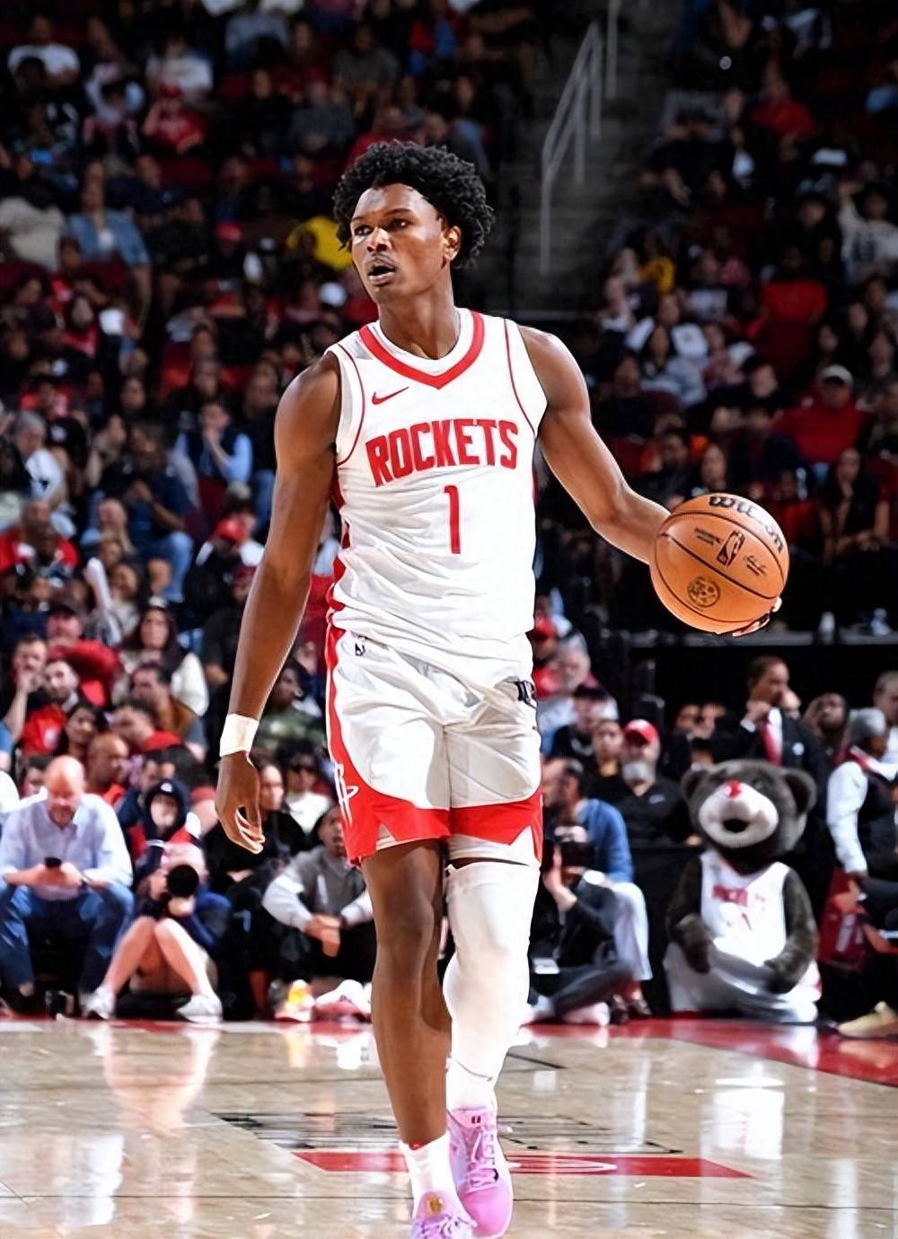 阿森纳门将连续扑救，表现稳定护住球门