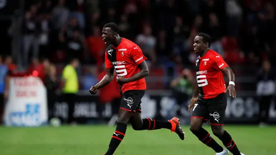 里昂队主场战平对手，难得一分加入法国联赛争夺的简单介绍