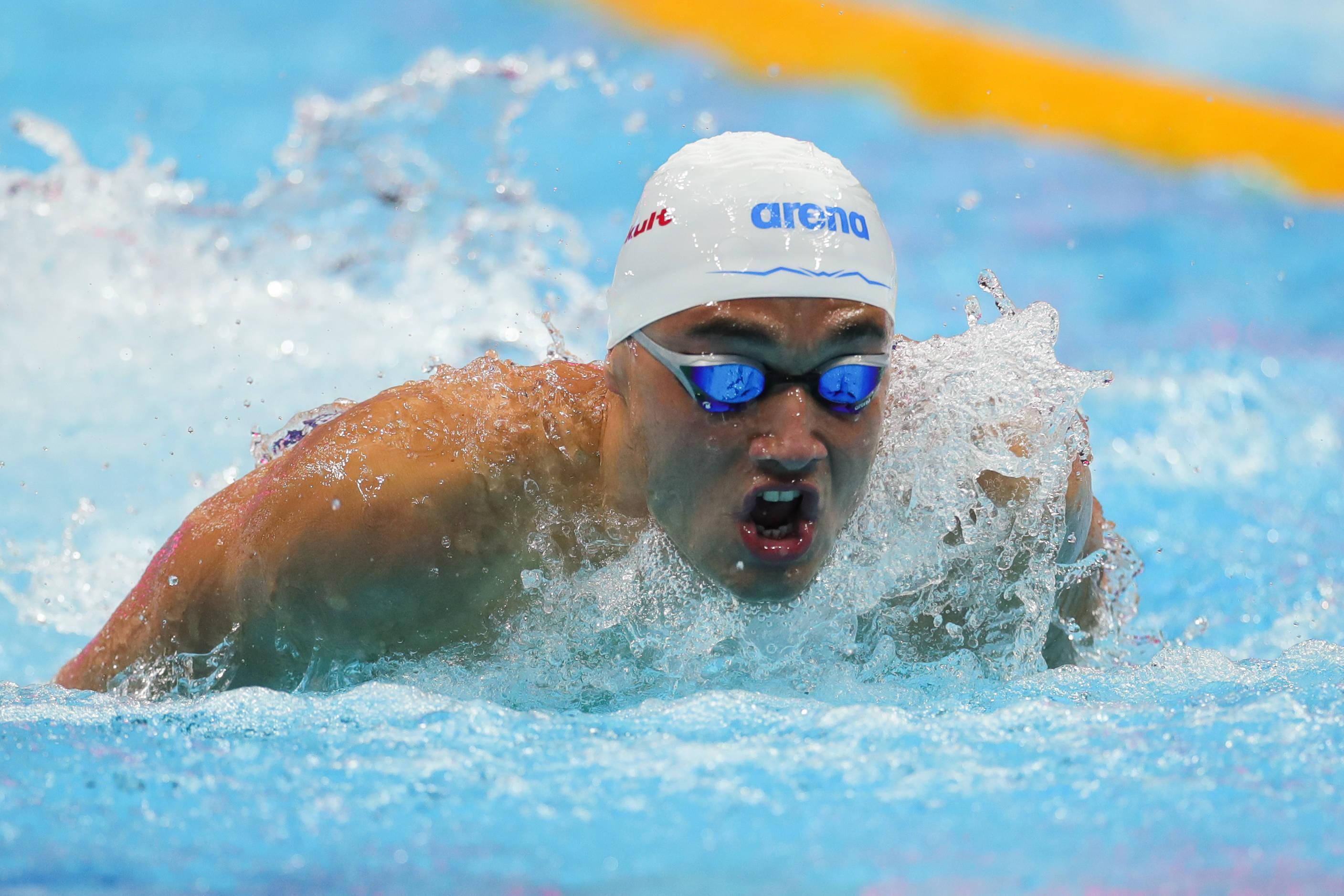 西班牙游泳选手创造新纪录夺冠