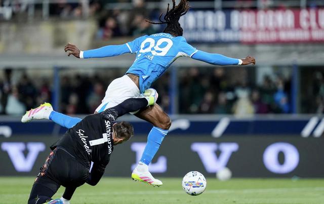 那不勒斯客场完胜克罗托内，继续追赶意甲榜首的简单介绍