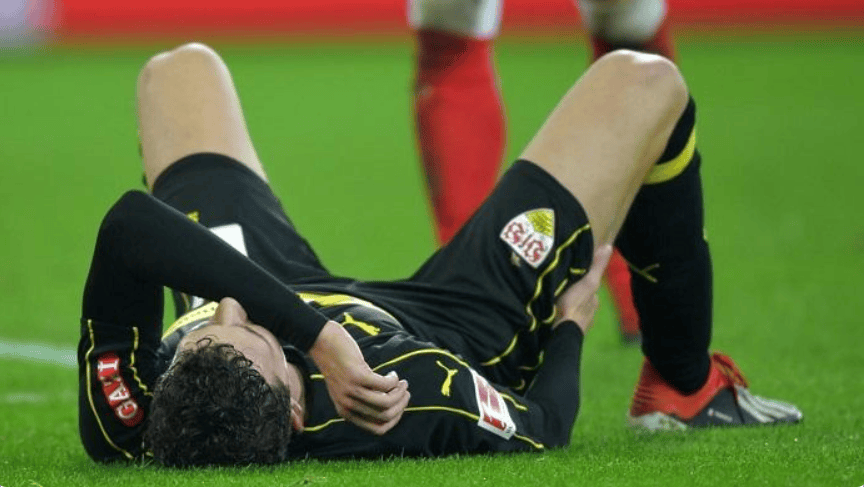 包含意甲守门员因伤缺席关键战役的词条