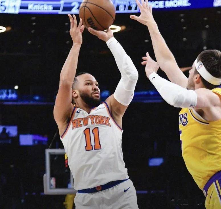 开云体育在线-紧张对决！球场上两队激烈拼搏