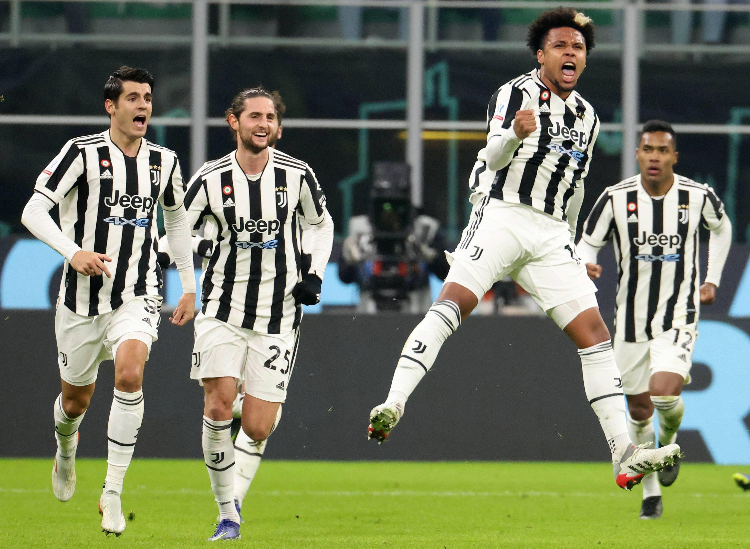 包含尤文图斯在客场带走胜利，晋级前景大好的词条