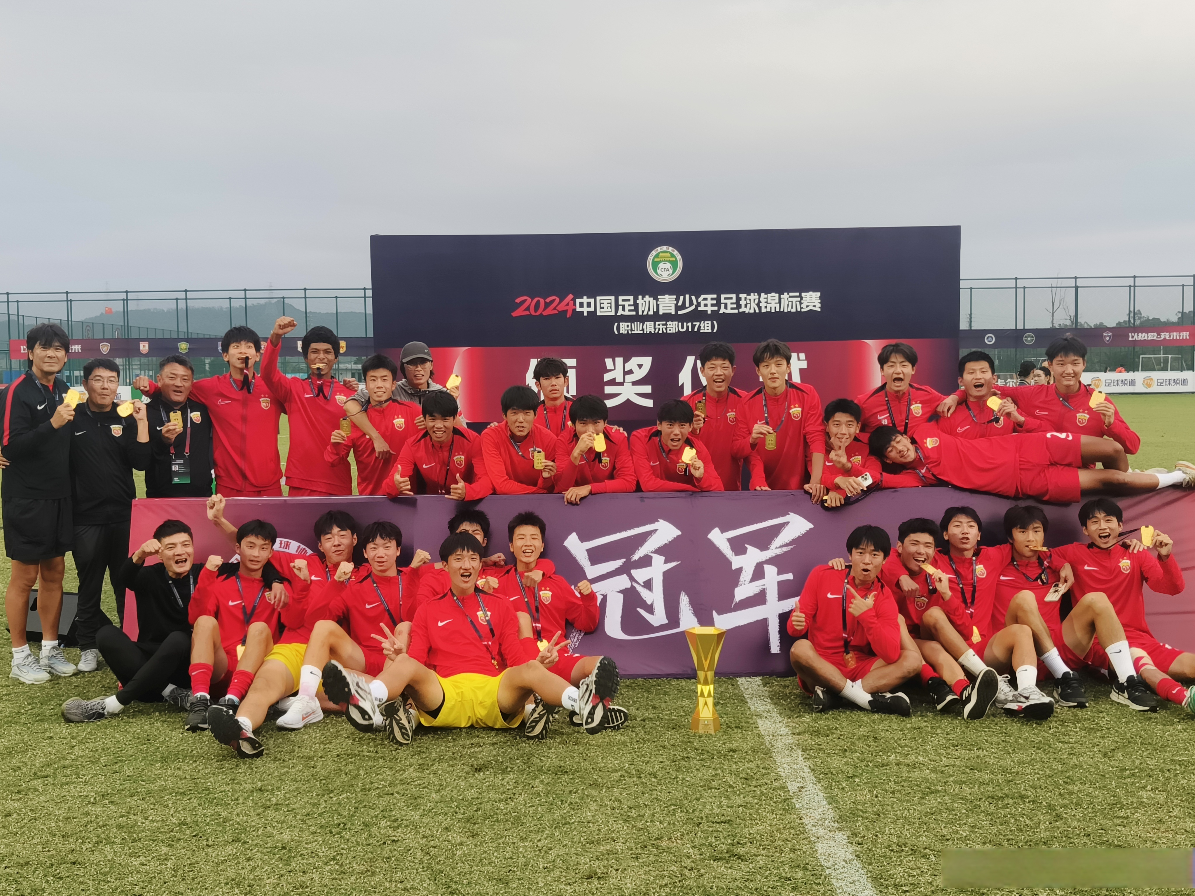 包含上海队在职业比赛中夺得胜利的词条