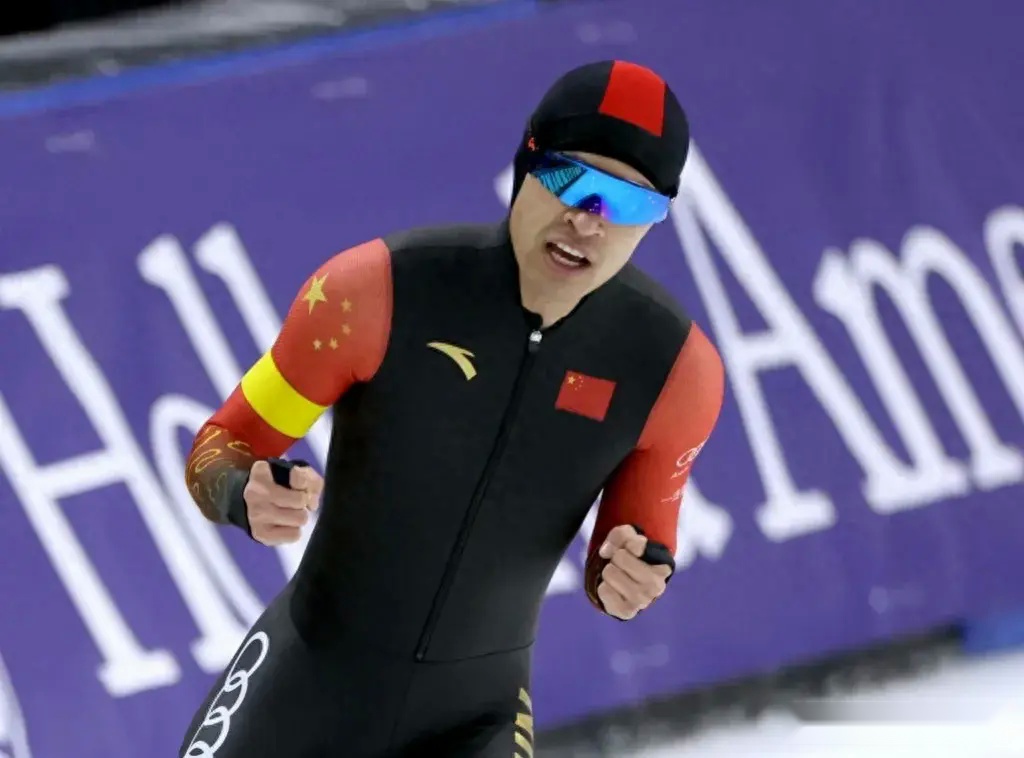 开云体育APP下载-德国运动员在滑冰赛中斩获奖牌