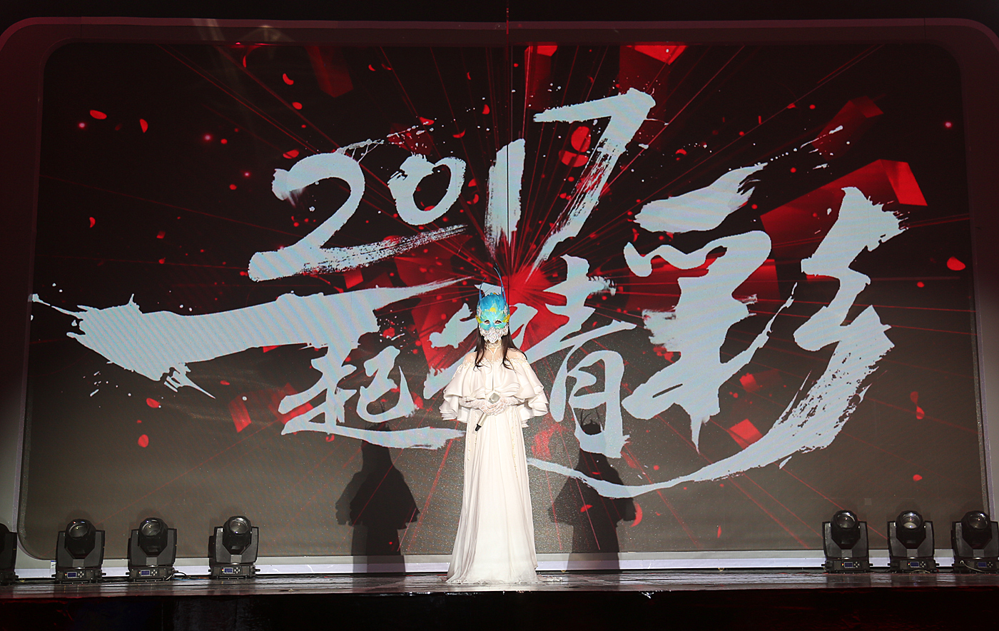 开云体育在线-魔幻般的变化，比赛场上的精彩战斗的简单介绍