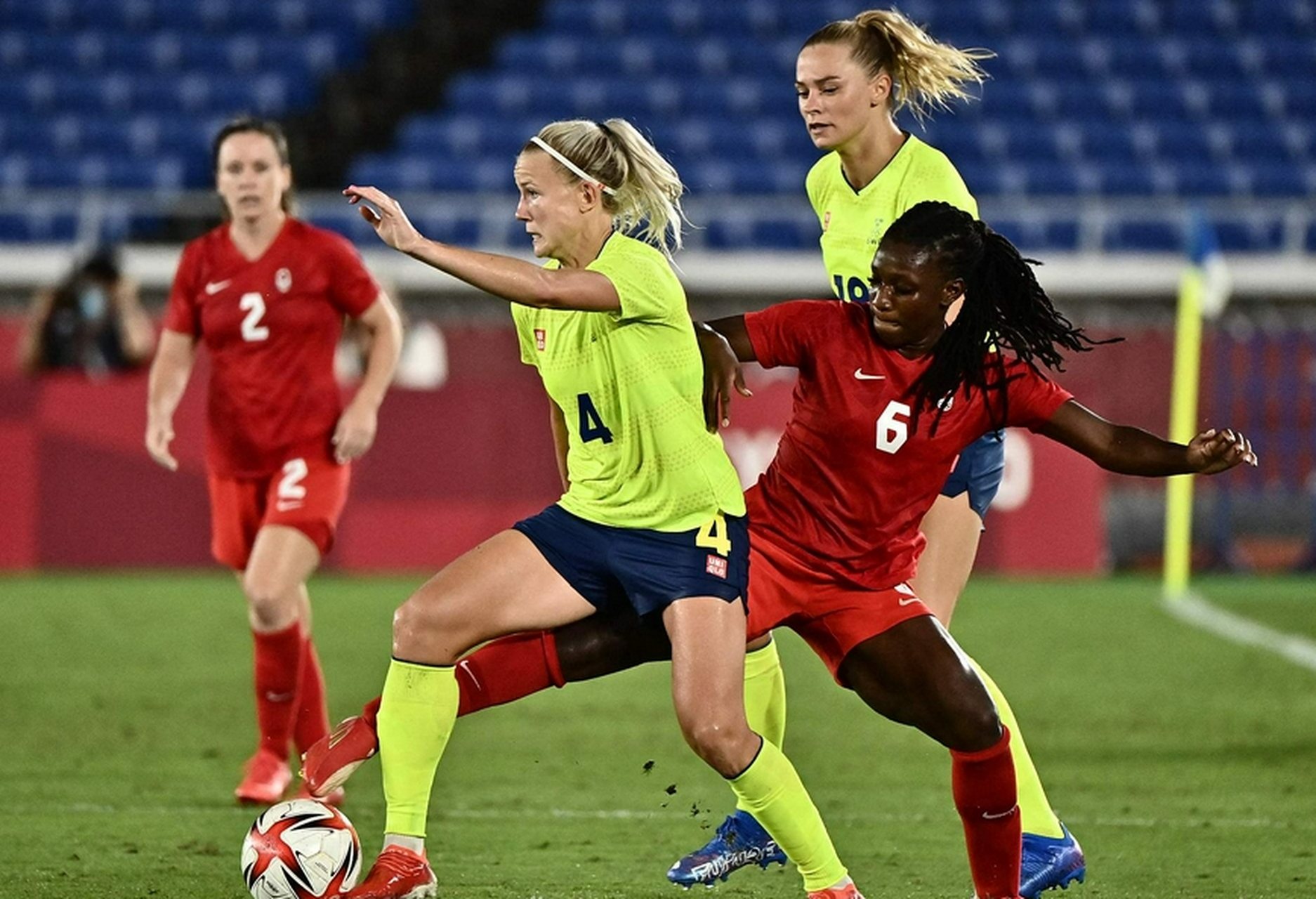 包含墨西哥女足遗憾不敌瑞典，错失冠军机会的词条