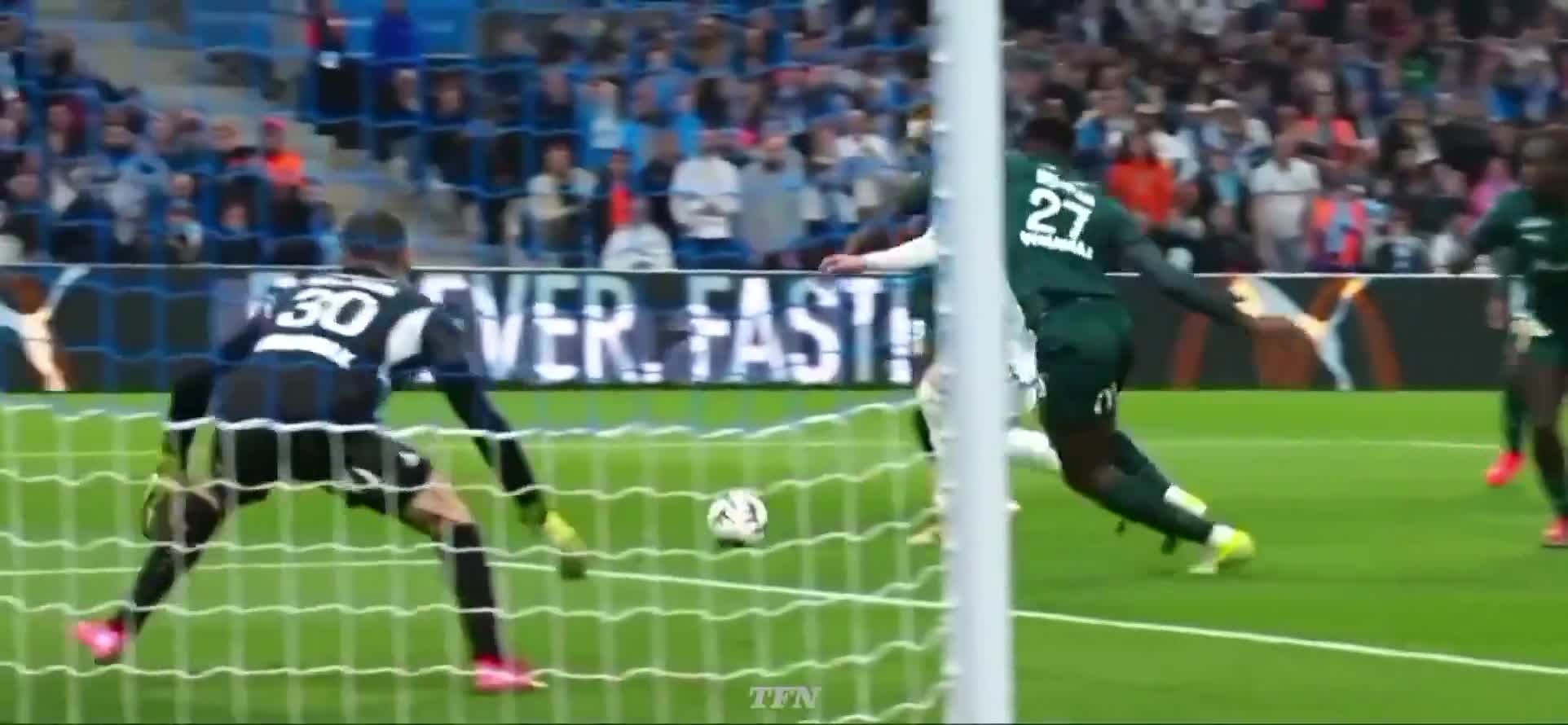 开云体育平台APP-里昂新援闪耀首秀，表现给球队带来翻盘希望