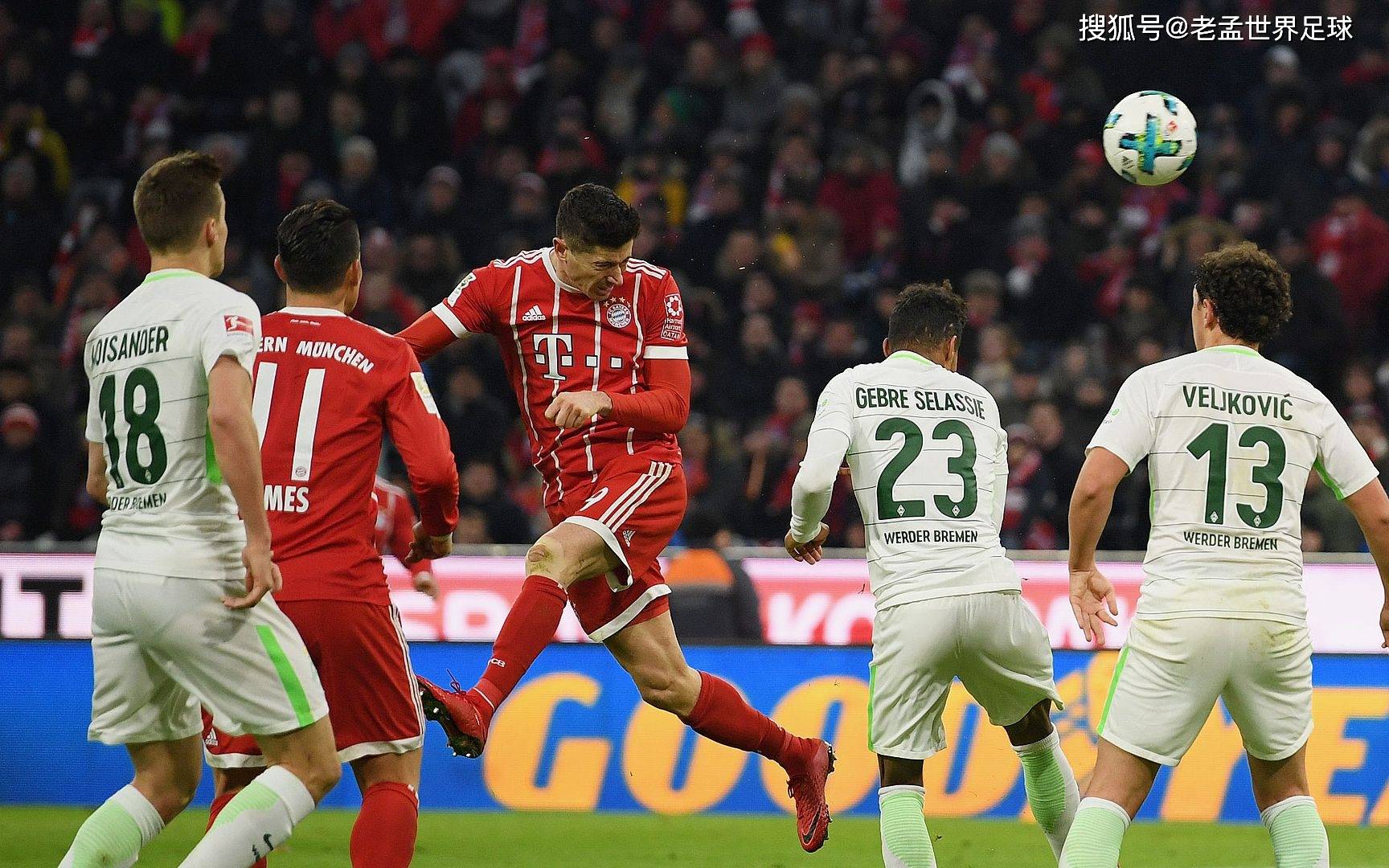 关于精彩绝伦的足球大战，场上情绪高涨的信息