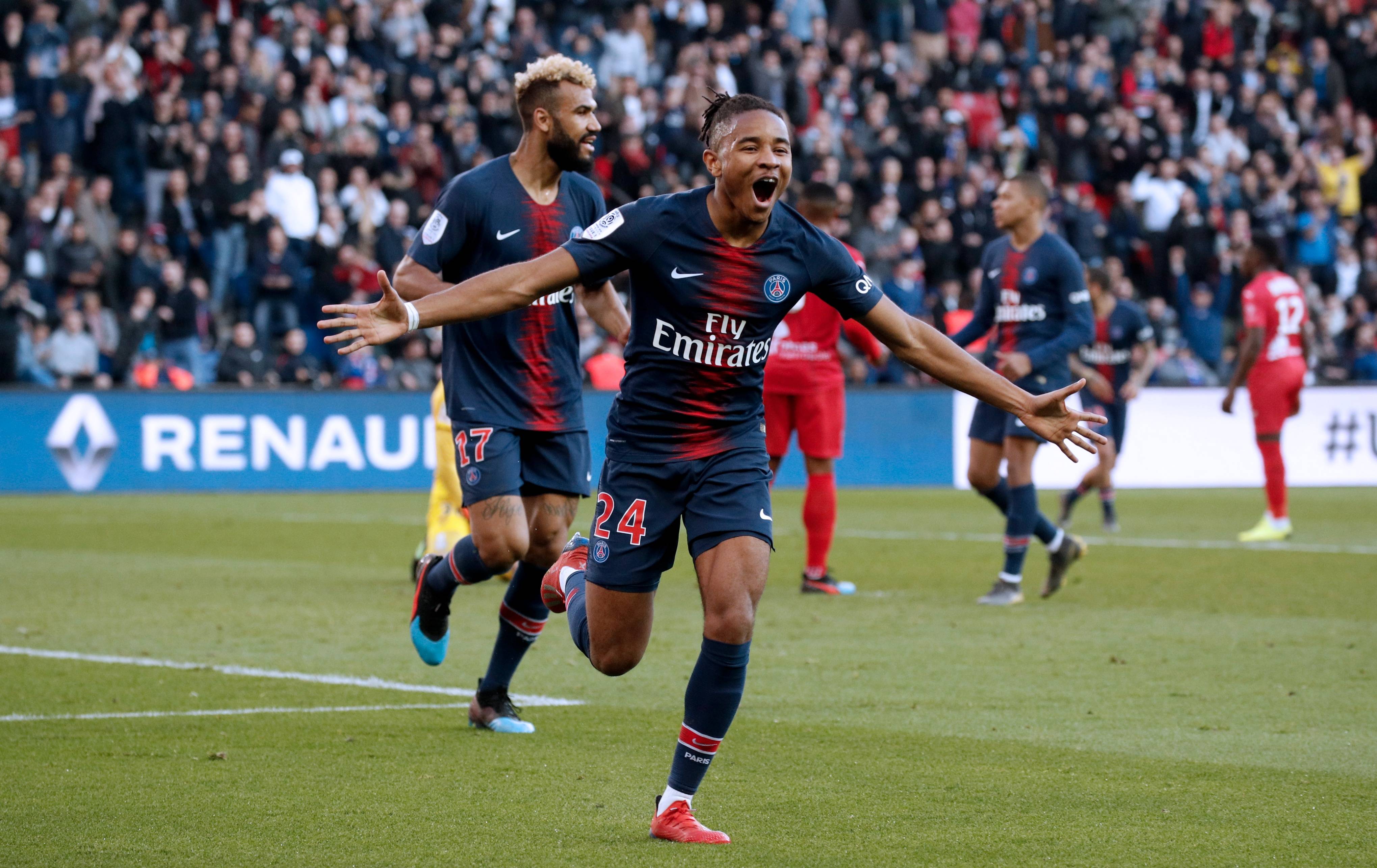 开云体育中国-巴黎圣日耳曼客场大胜，全面压制对手