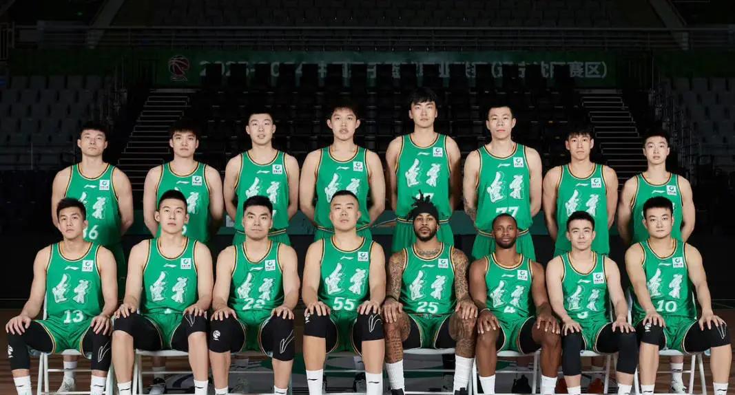 辽宁男篮主场大胜四川，领跑积分榜