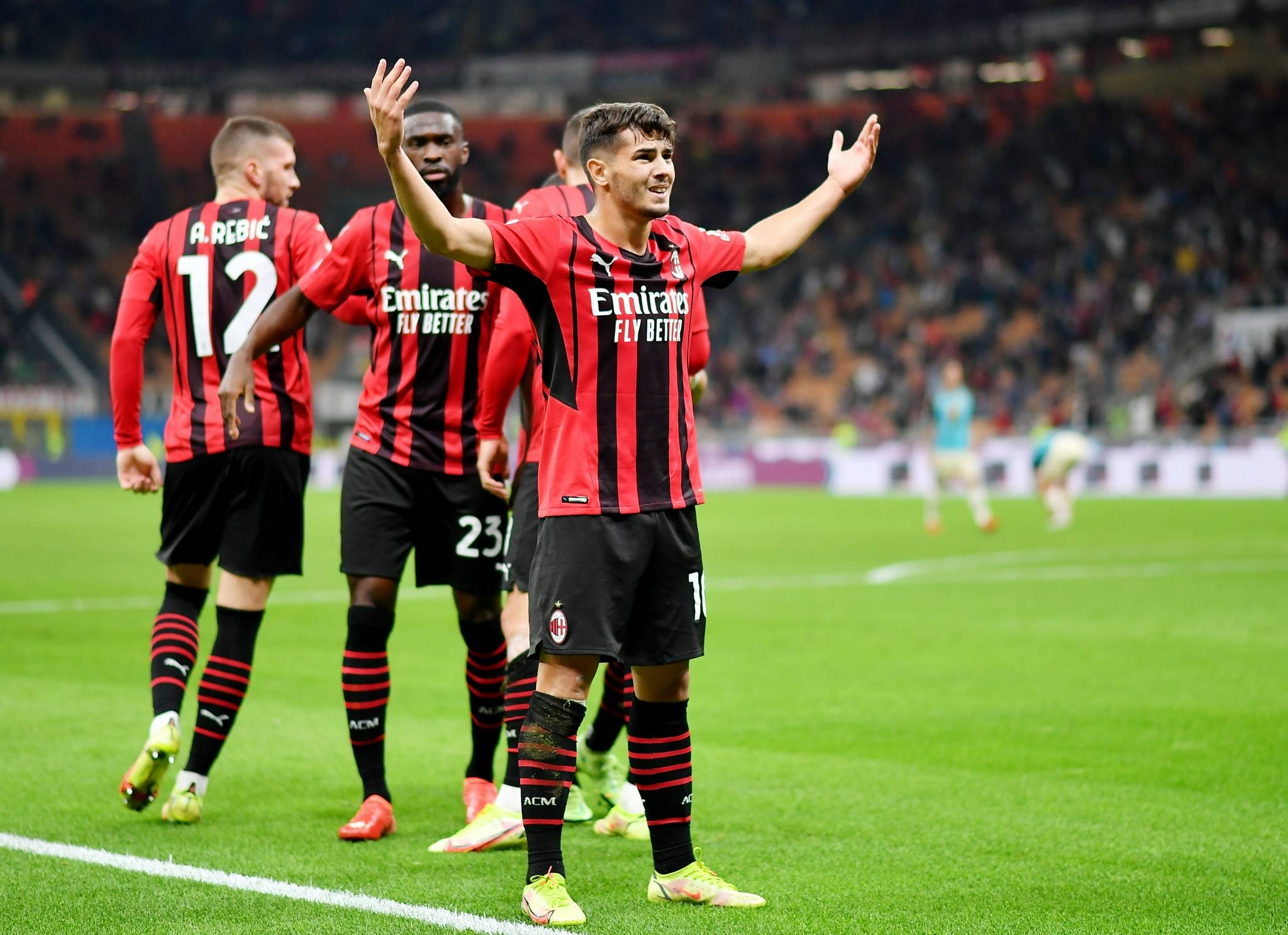 AC米兰客场大胜，国际比赛积极备战