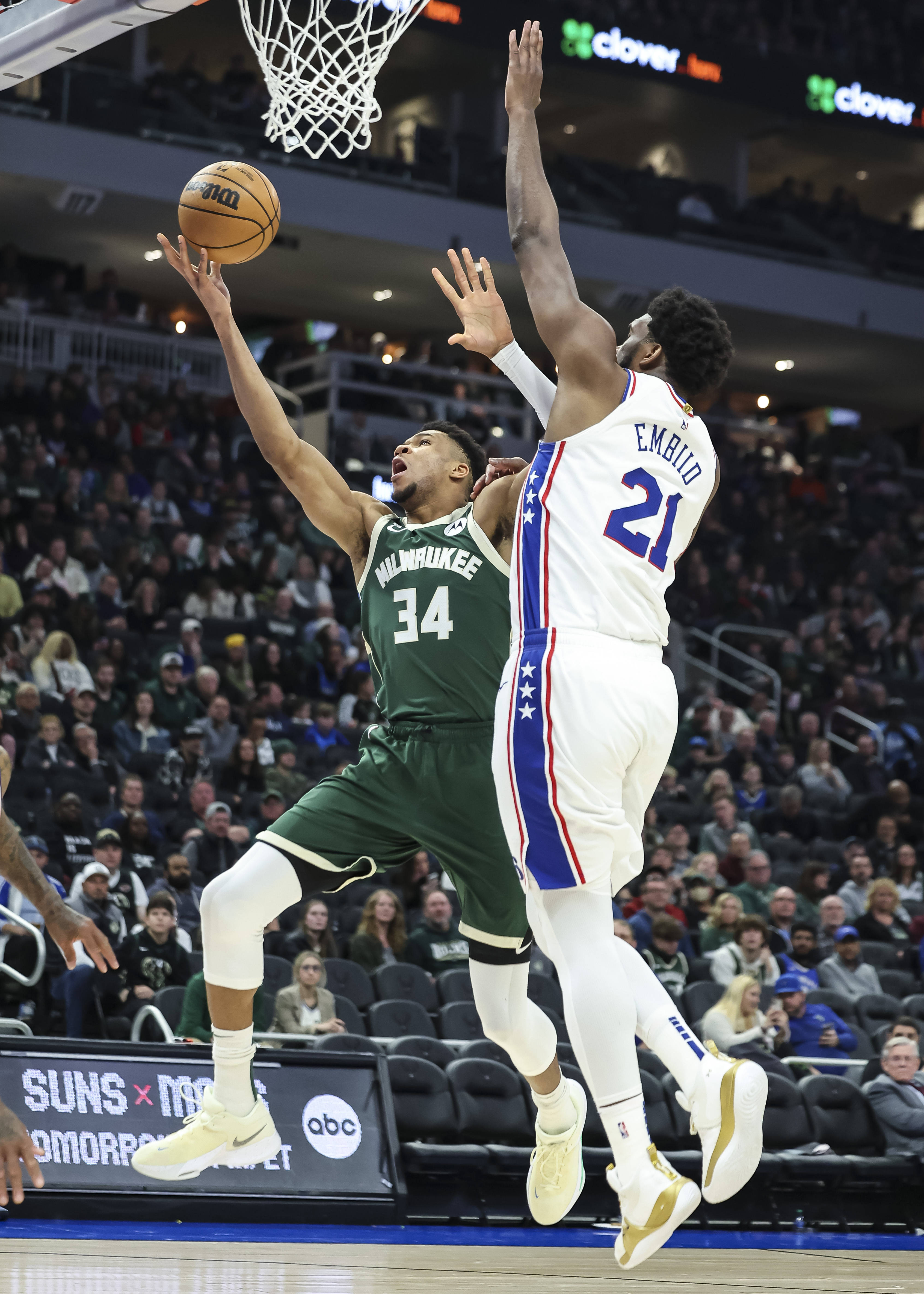 开云体育下载-雄鹿队主场失利，东部联盟排名下滑