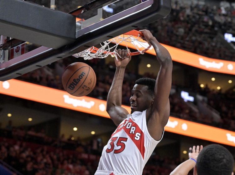 公牛队前锋送上漂亮空接，赢得球迷掌声