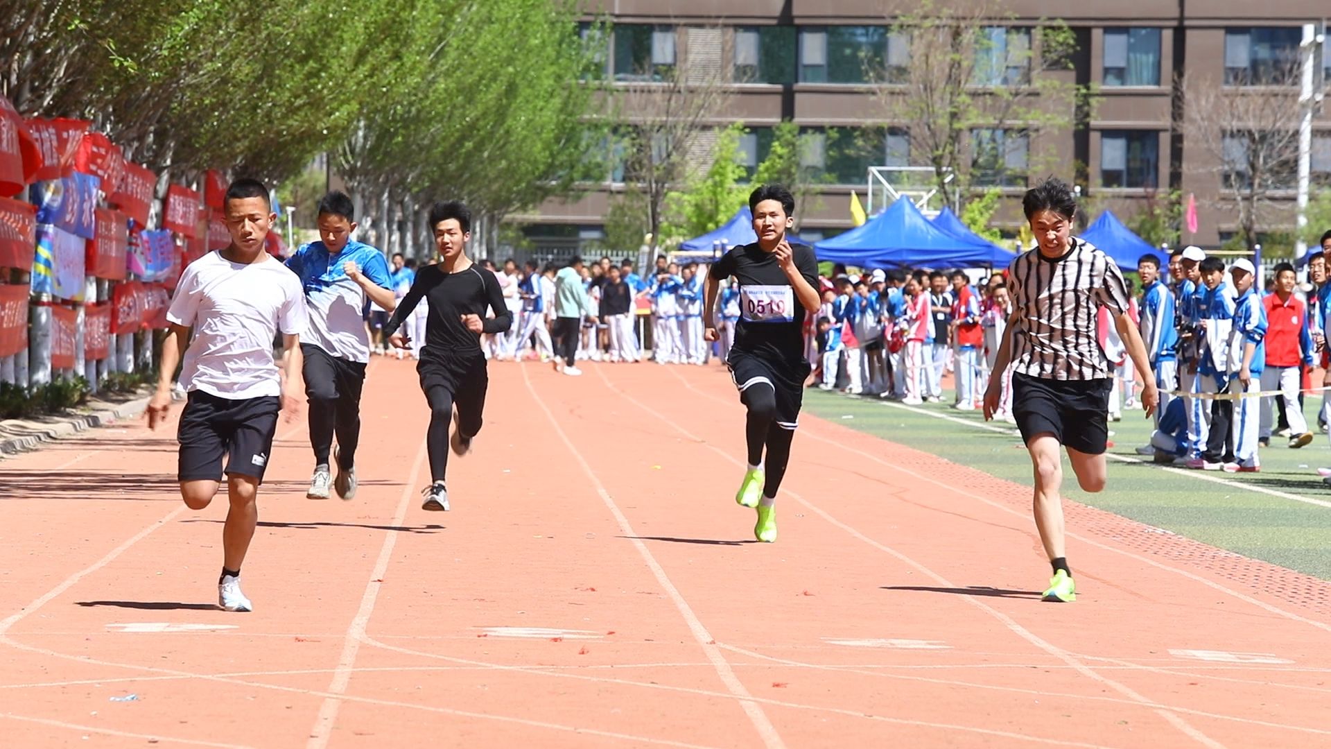 田径比赛：顶尖选手角逐，激情碰撞的简单介绍