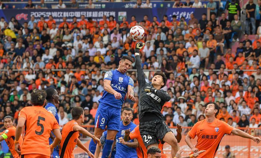 关于门将神勇，多次扑救挽救球队颜面的信息