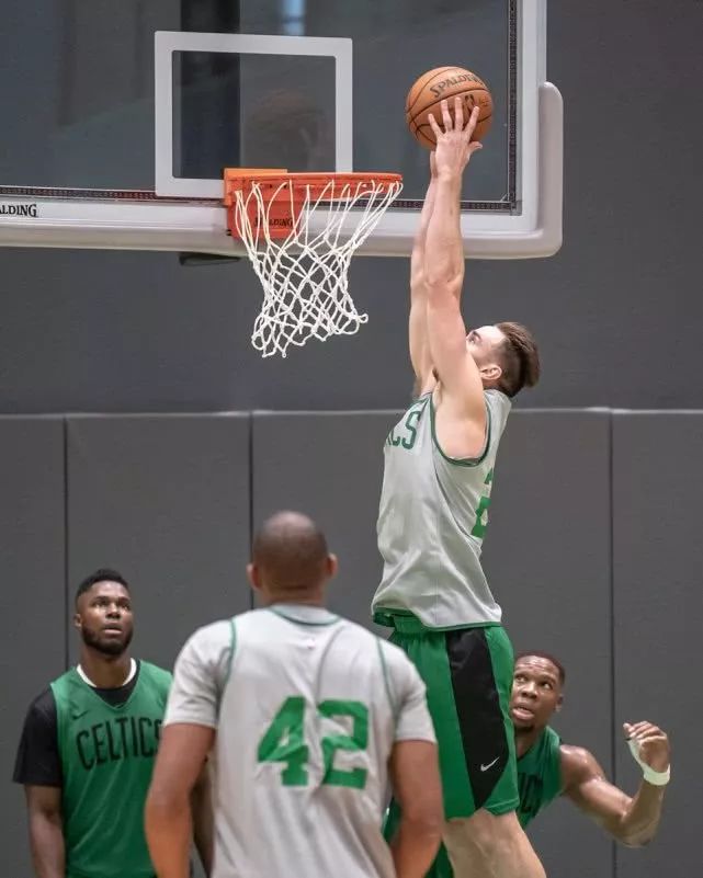 包含76人队签下摩里斯，增强板凳深度的词条