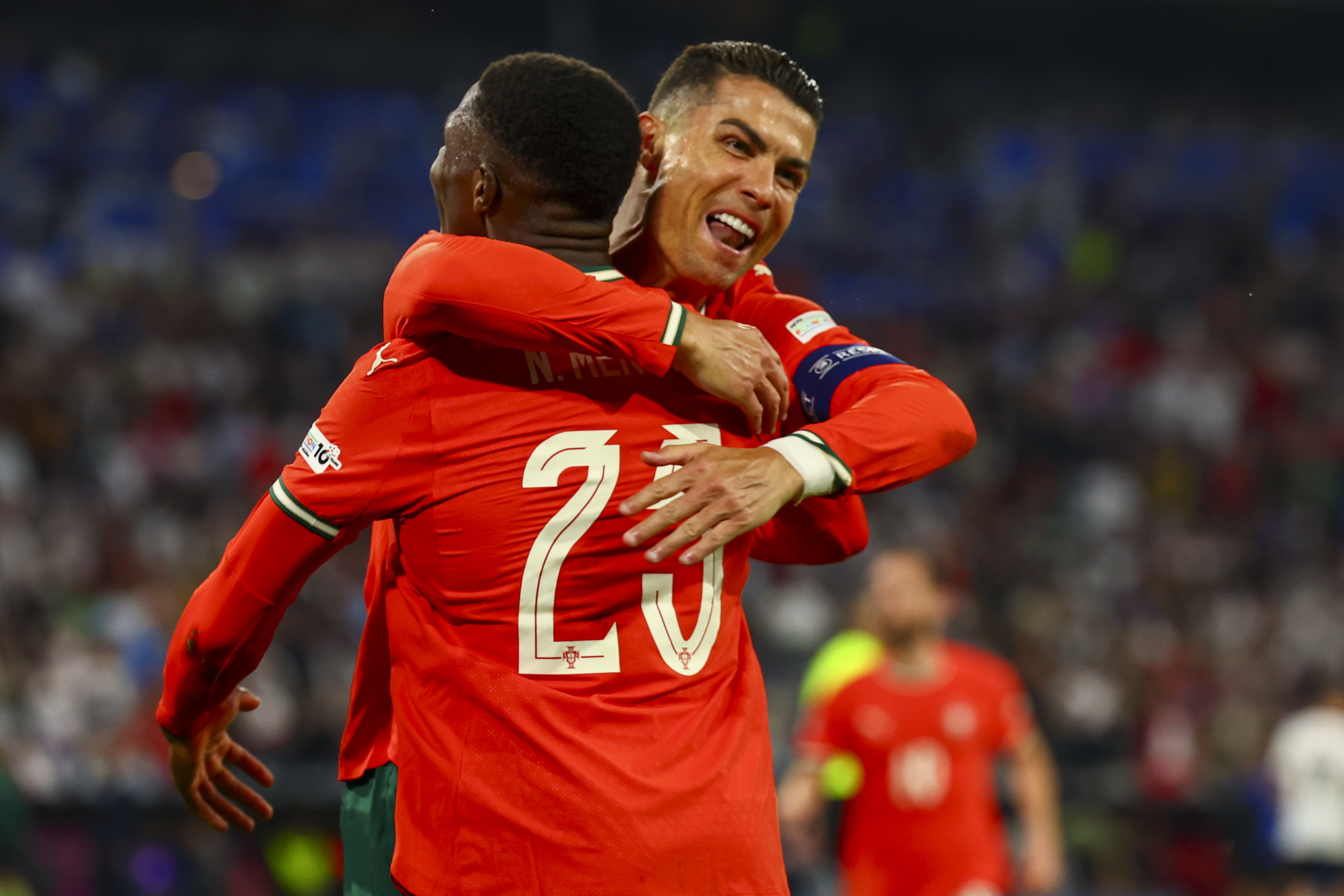 包含欧国联比赛的精彩程度让人热血沸腾的词条