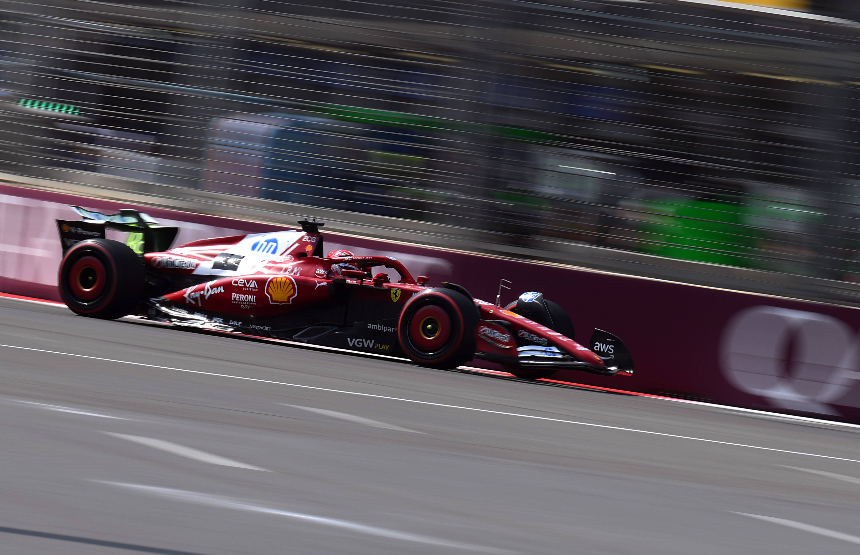 开云体育-迈凯伦轻取梅赛德斯，汉密尔顿带队取胜的简单介绍