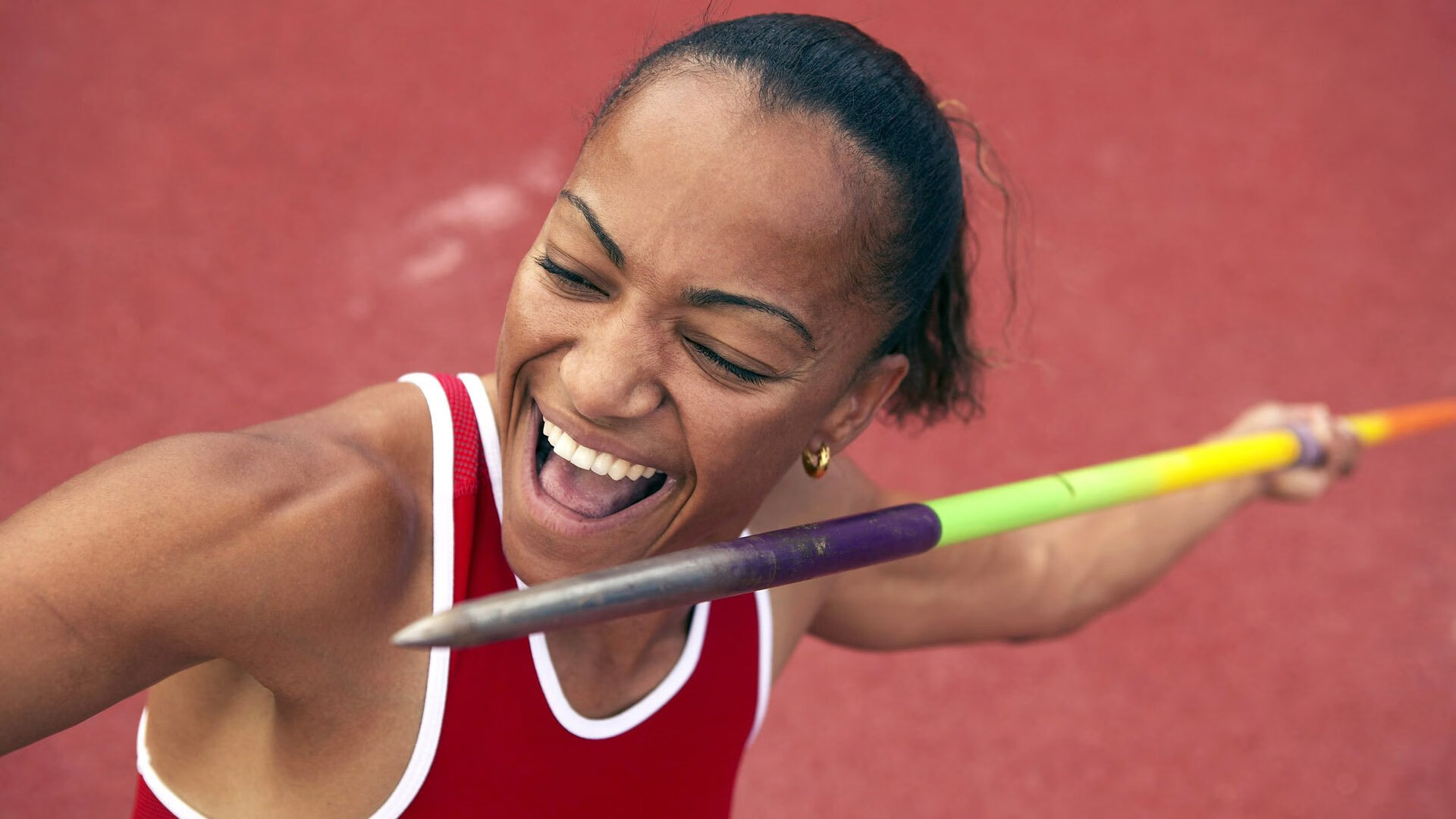 赛道冤家的0.3秒，红牛二队战术险胜，汉密尔顿雨夜高光